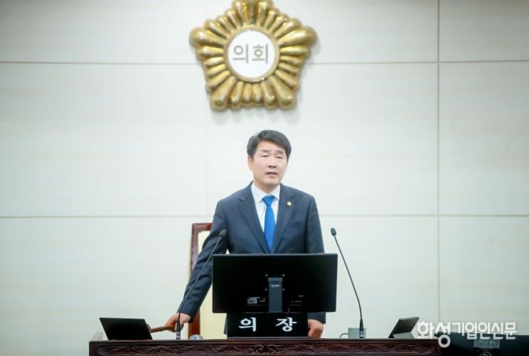타봉 중인 배정수 의장